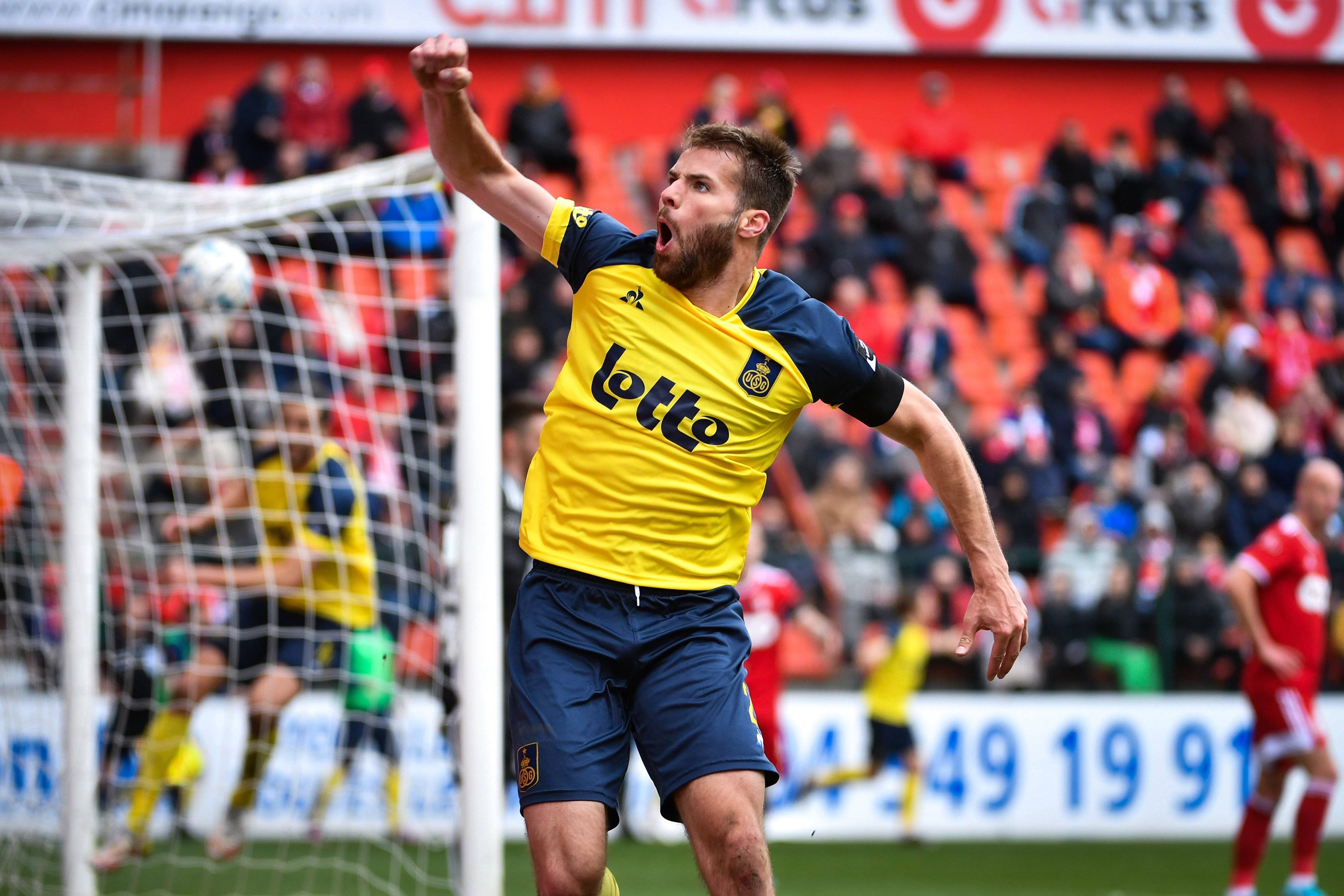 爱游戏娱乐-巴黎圣日耳曼训练开放日，赛前篮板制胜引欢呼，欧联在即，球队文化再被提及的简单介绍